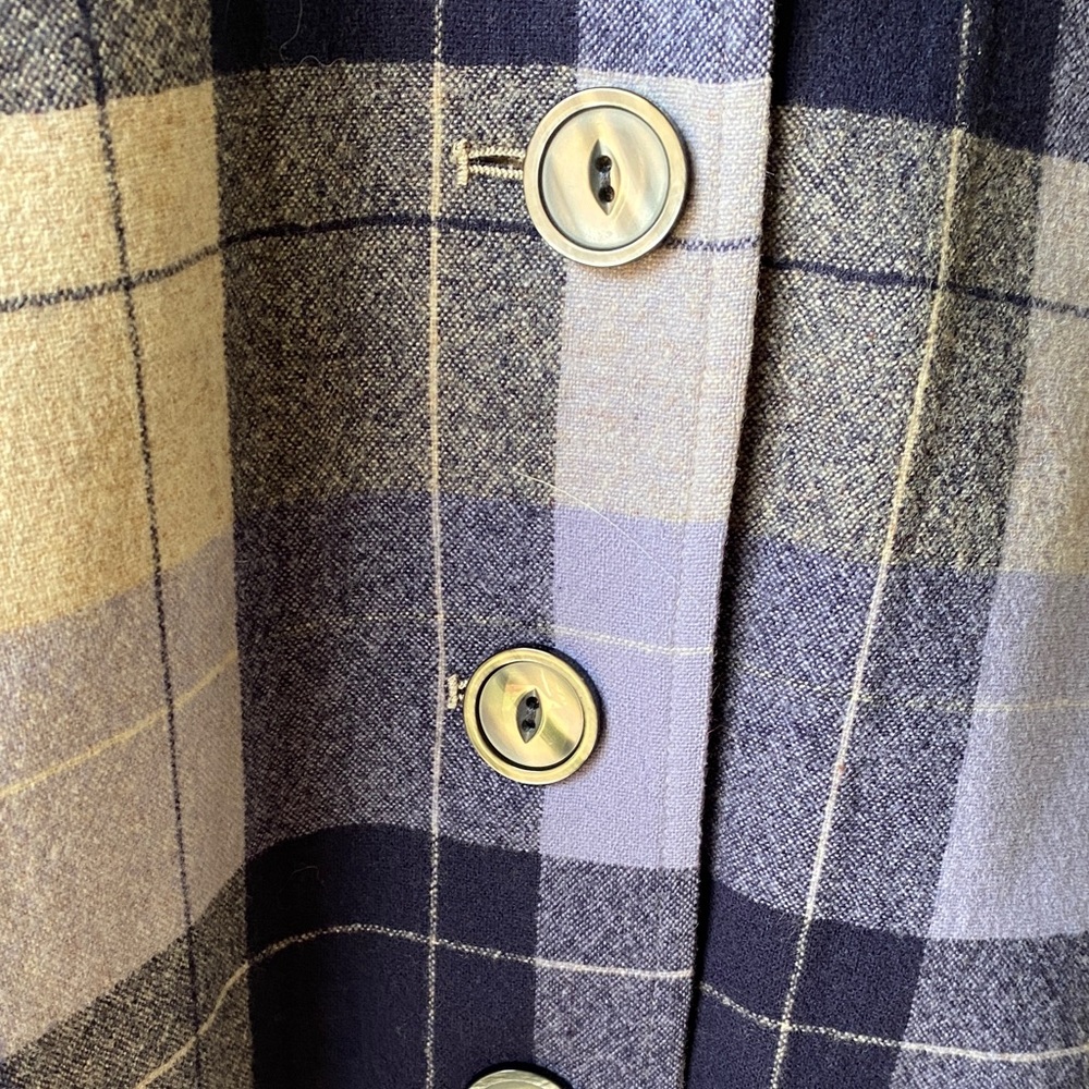 100% virgin wool Pendleton Navy and Beige Plaid Shirt - Picture 3 of 16